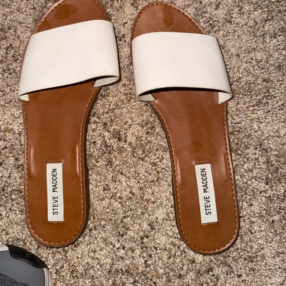 white size 9 women’s steve madden sandals
